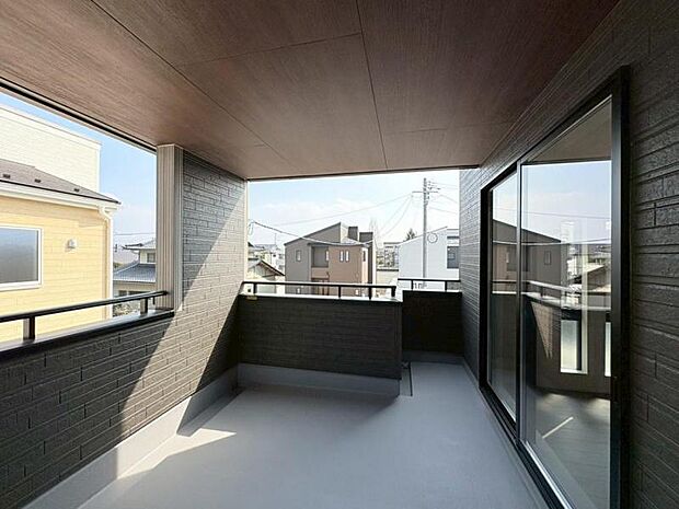 突然の雨や雪にも安心のインナーバルコニー。