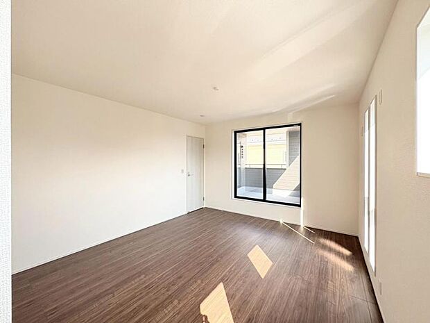 各部屋にクローゼットが付いているので整理整頓も安心。空間を有効に広く使うことができますね。