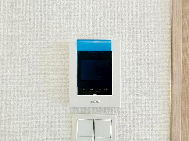 (同仕様)訪問者がひと目でわかるモニター付きインターホンを標準装備。お子さまのお留守番にも安心です。