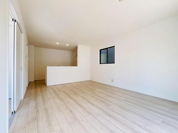 (同仕様)生活動線を考えて作られたリビングは家族の会話が弾む設計です。