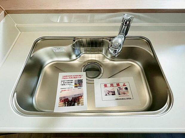 (同仕様)洗剤ポケット付きなので洗剤や石鹸、スポンジもすっきり収納できます。