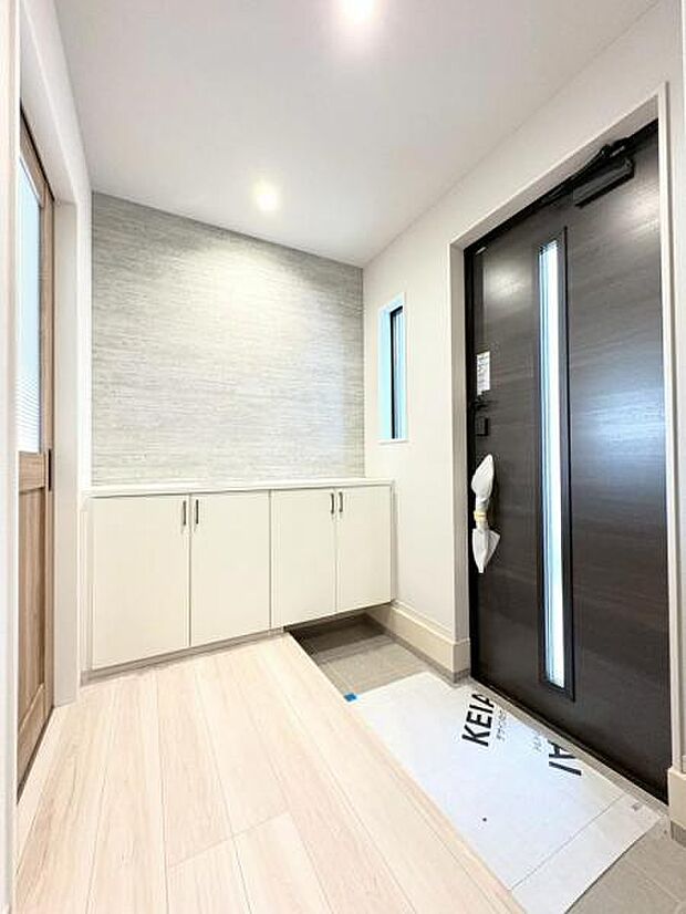 ご家族のたくさん増えた靴をキレイに収納できるシューズクローゼット付き。