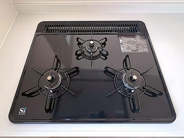 バーナーに安全センサーを搭載、フラットなホーロートップはお掃除らくらくです。