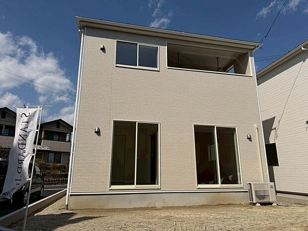 お庭があるのでガーデニングや家庭菜園、休日にお子様と遊んだりバーベキューをしたりなど楽しみが広がります。