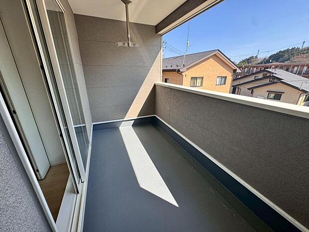 広いワイドバルコニーは風通し良く心地よい空間です