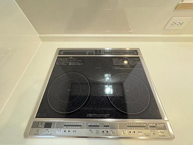 サッと汚れを拭き取れるのでお手入れらくちん、ボタン操作で便利で簡単なIHクッキングヒーター。 (同仕様)