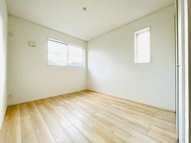 各洋室快適さとプライベートを配慮した設計になっています。(同仕様)