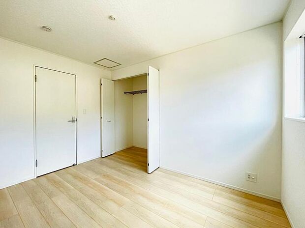 洋室や各部屋に断熱性に優れた「ペアガラス」を使用。福島の寒い冬も暖かく過ごせます。(同仕様)