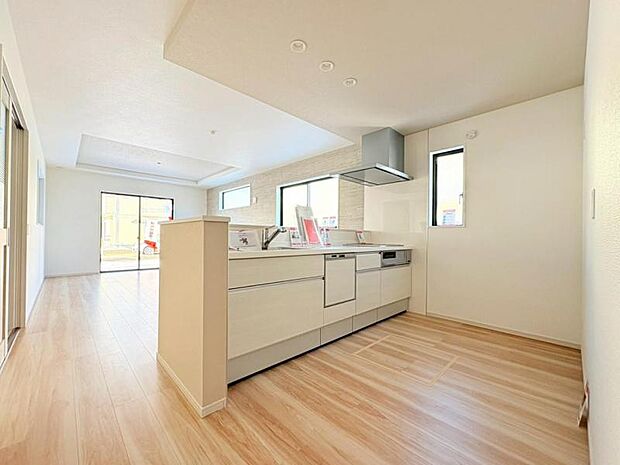 (同仕様)調理動線を考慮したシステムキッチンは快適にお料理ができます。