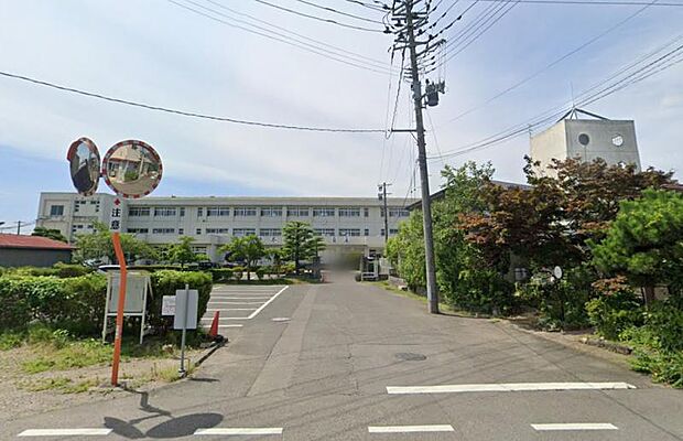 白石中学校　1039ｍ/徒歩13分