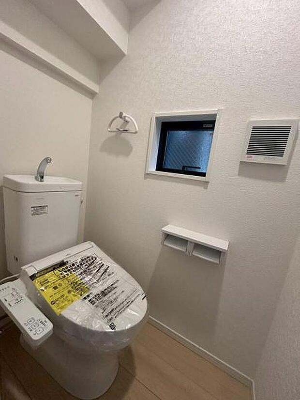ウォシュレットなど多機能が付いたお手入れしやすい快適なトイレ。