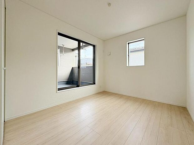 洋室や各部屋に断熱性に優れた「ペアガラス」を使用。福島の寒い冬も暖かく過ごせます。