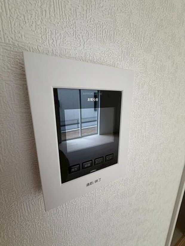 映像と音声で玄関先の様子をチェックできるモニター付インターホン。