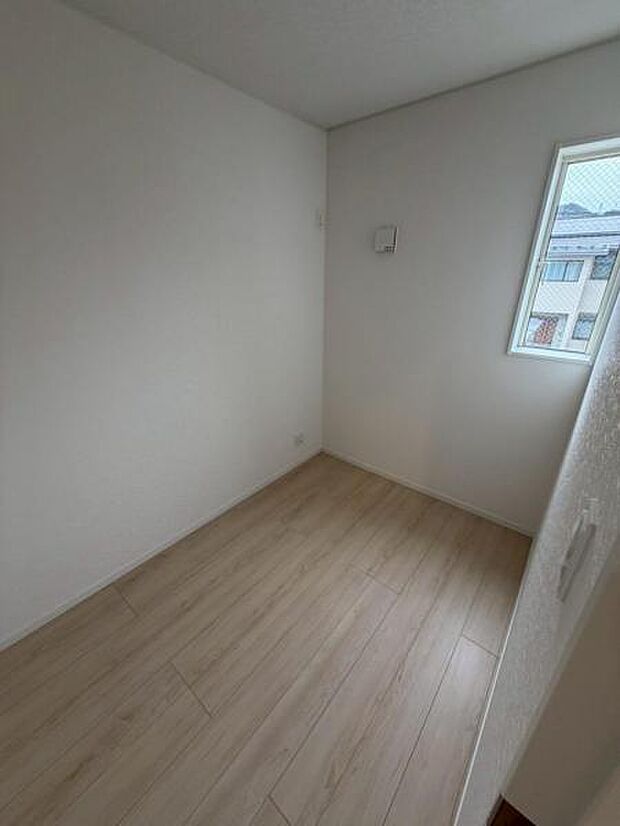 洋室や各部屋に断熱性に優れた「ペアガラス」を使用。福島の寒い冬も暖かく過ごせます。