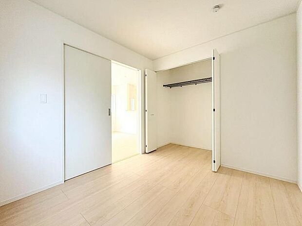 あると嬉しい♪1階の一部屋。客間、お友達やご親戚のお泊り部屋として使えます!