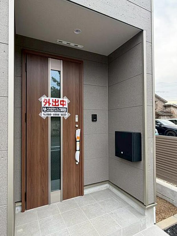 玄関ドアはピッキング対策に優れる2ロック式。家族を守るためのセキュリティ対策も安心です。