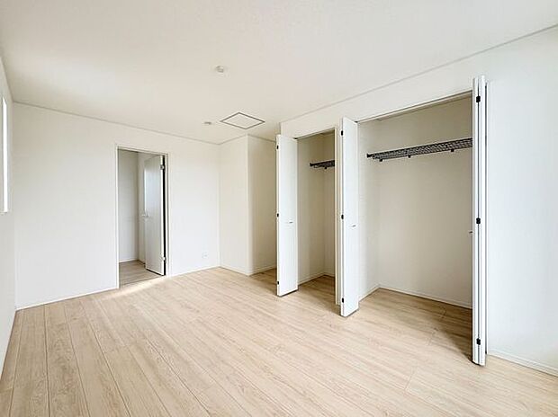 各洋室快適さとプライベートを配慮した設計になっています。