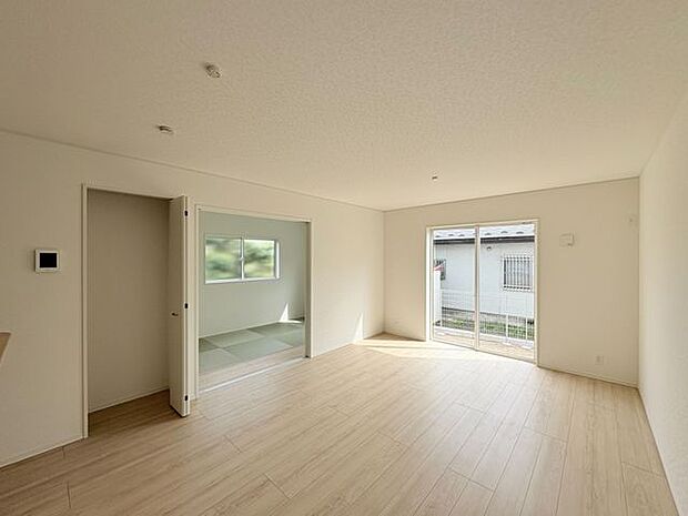 散らかりやすいリビングに収納を完備!生活感を感じさせないおしゃれなリビングにできます。