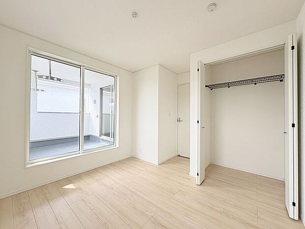 洋室や各部屋に断熱性に優れた「ペアガラス」を使用。福島の寒い冬も暖かく過ごせます。