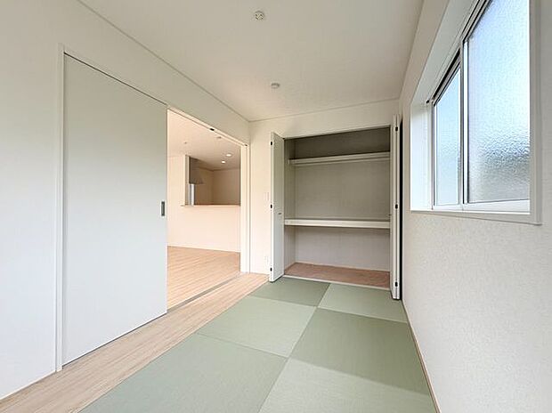 お客様が来た時には客間としても利用できる和室。しっとり落ち着いた雰囲気です。