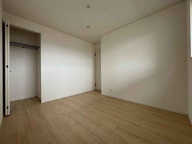 洋室や各部屋に断熱性に優れた「ペアガラス」を使用。福島の寒い冬も暖かく過ごせます。