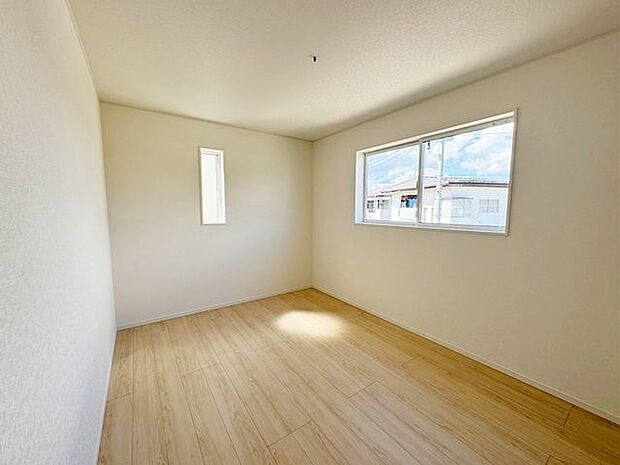 洋室や各部屋に断熱性に優れた「ペアガラス」を使用。福島の寒い冬も暖かく過ごせます。