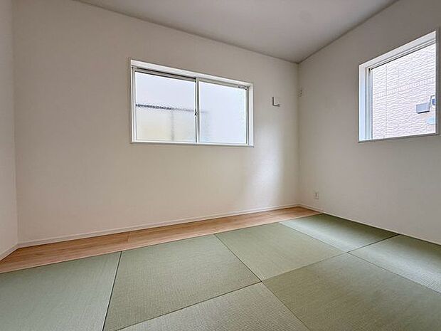 お客様が来た時には客間としても利用できる和室。しっとり落ち着いた雰囲気です。
