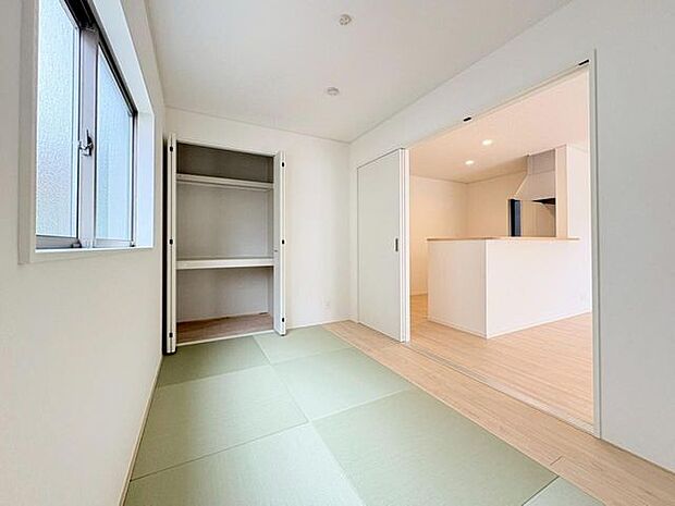 お客様が来た時には客間としても利用できる和室。しっとり落ち着いた雰囲気です。