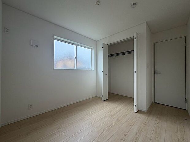 各部屋にクローゼットが付いているので整理整頓も安心。空間を有効に広く使うことができますね。