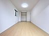 洋室：洋室や各部屋に断熱性に優れた「ペアガラス」を使用。福島の寒い冬も暖かく過ごせます。