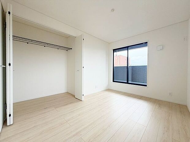 洋室や各部屋に断熱性に優れた「ペアガラス」を使用。福島の寒い冬も暖かく過ごせます。