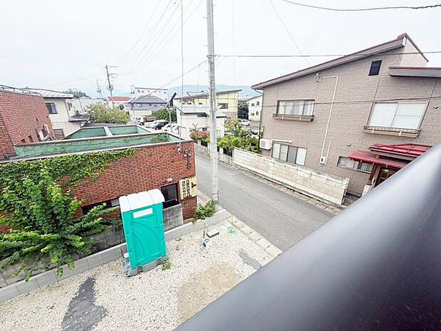 落ち着いた景色が楽しめるバルコニー
