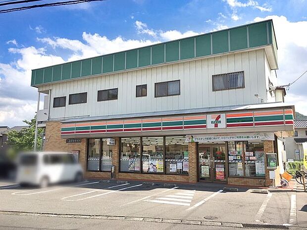セブンイレブン福島福商前店 徒歩11分。 830m