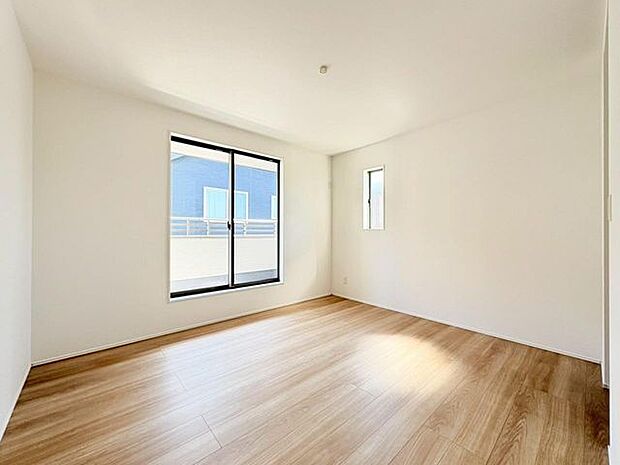 洋室や各部屋に断熱性に優れた「ペアガラス」を使用。福島の寒い冬も暖かく過ごせます。