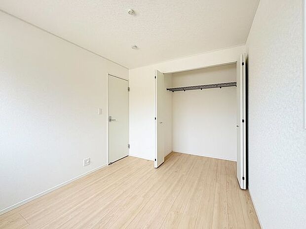 各部屋にクローゼットが付いているので整理整頓も安心。空間を有効に広く使うことができますね