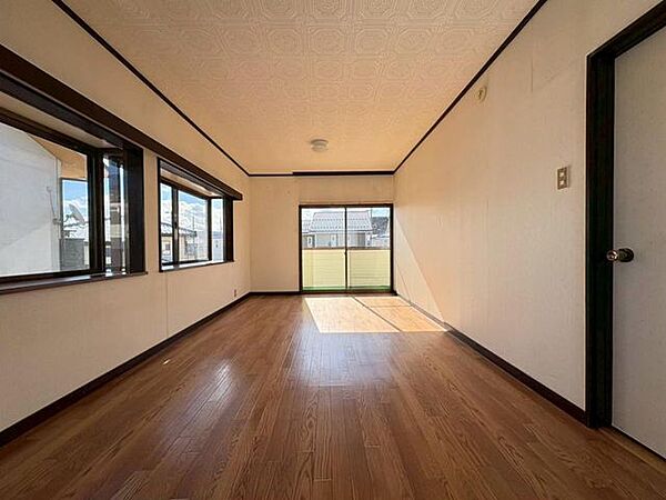 2階洋室、各部屋にクローゼットが付いているので整理整頓も安心。