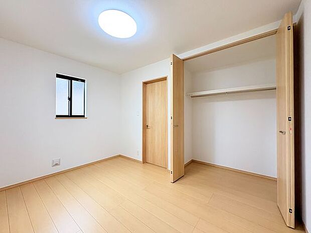 洋室や各部屋に断熱性に優れた「ペアガラス」を使用。福島の寒い冬も暖かく過ごせます。