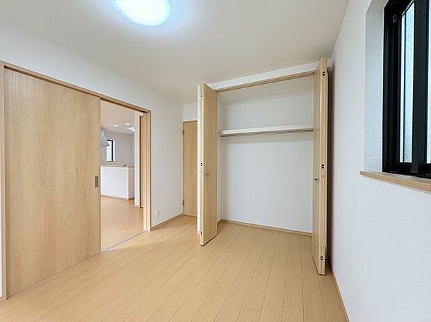 あると嬉しい♪1階の一部屋。客間、お友達やご親戚のお泊り部屋として使えます!