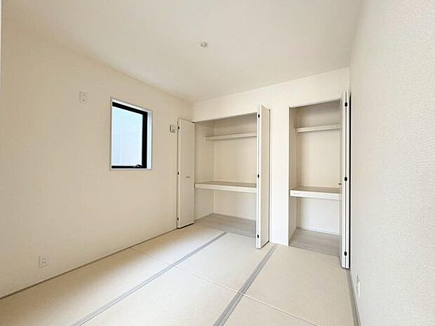 お客様が来た時には客間としても利用できる和室。しっとり落ち着いた雰囲気です。