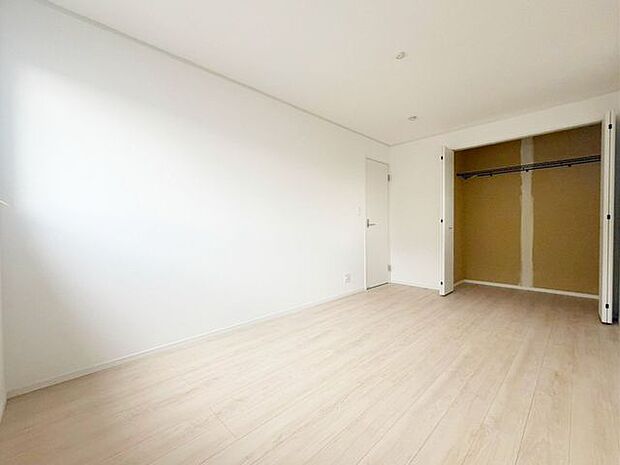 洋室や各部屋に断熱性に優れた「ペアガラス」を使用。福島の寒い冬も暖かく過ごせます。