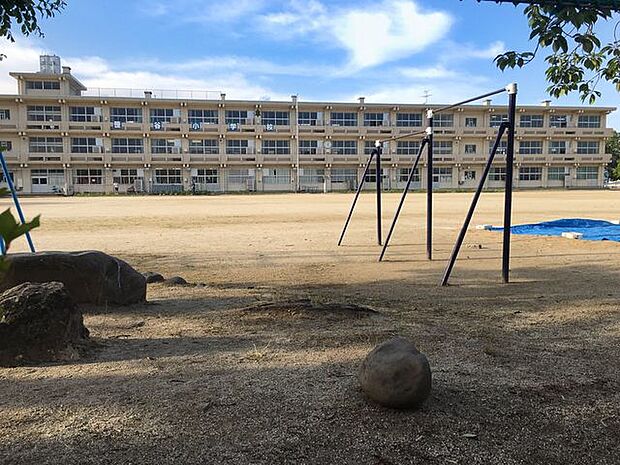 福島市立笹谷小学校 徒歩19分。 1460m