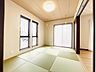 室内：【和室】お客様が来た時には客間としても利用できる和室。しっとり落ち着いた雰囲気です。