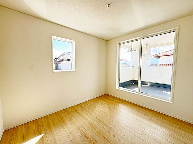 洋室や各部屋に断熱性に優れた「ペアガラス」を使用。福島の寒い冬も暖かく過ごせます。
