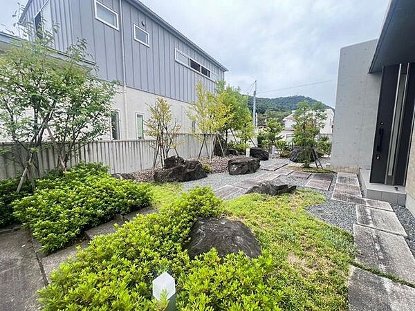 南向きの広々としたお庭付き！