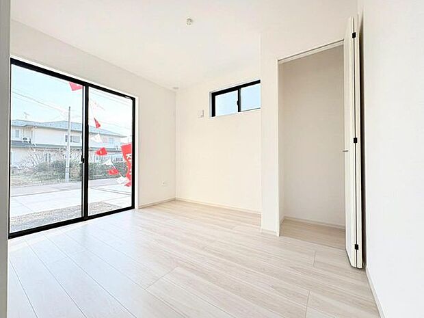 あると嬉しい♪1階の一部屋。客間、お友達やご親戚のお泊り部屋として使えます!