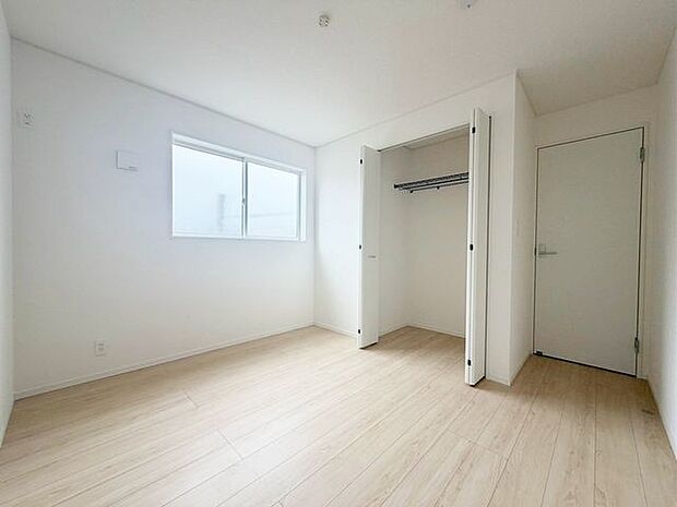 各部屋にクローゼットが付いているので整理整頓も安心。空間を有効に広く使うことができますね。
