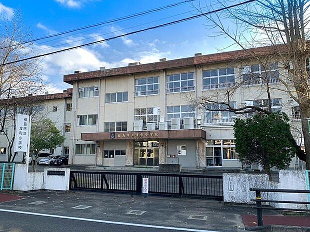 渡利小学校 561m/徒歩8分