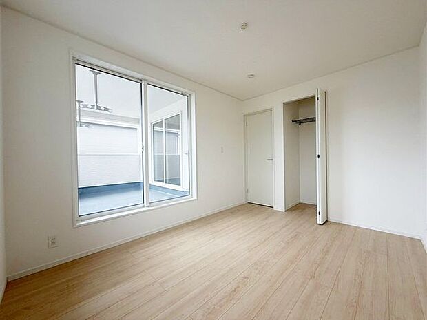 洋室や各部屋に断熱性に優れた「ペアガラス」を使用。福島の寒い冬も暖かく過ごせます。