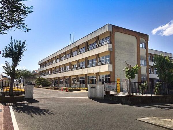 鎌田小学校　741ｍ/徒歩10分