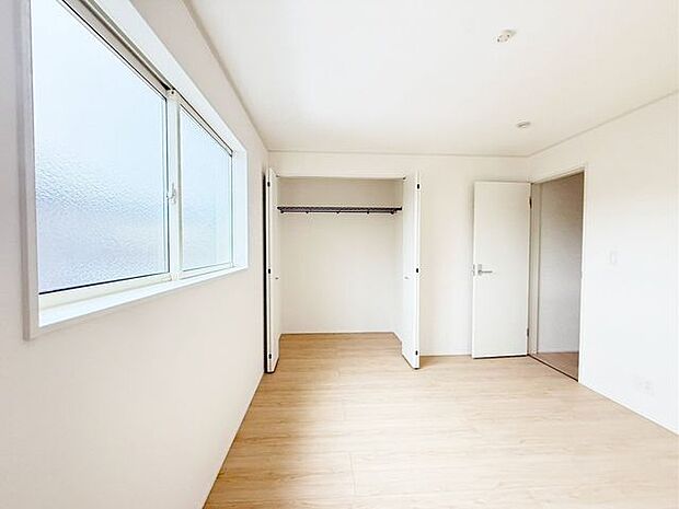洋室や各部屋に断熱性に優れた「ペアガラス」を使用。福島の寒い冬も暖かく過ごせます。